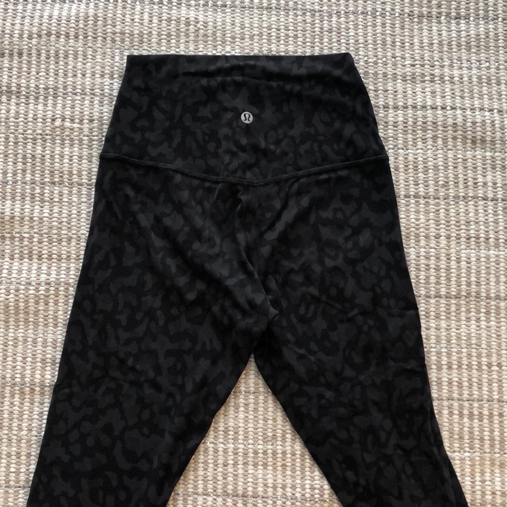 Lululemon Align Crop leggings 21” in Camo/coal